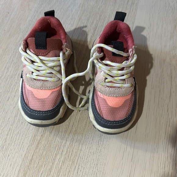 Zara Other - Baby Zara Toddler colorblock size 23 sneaker shoes